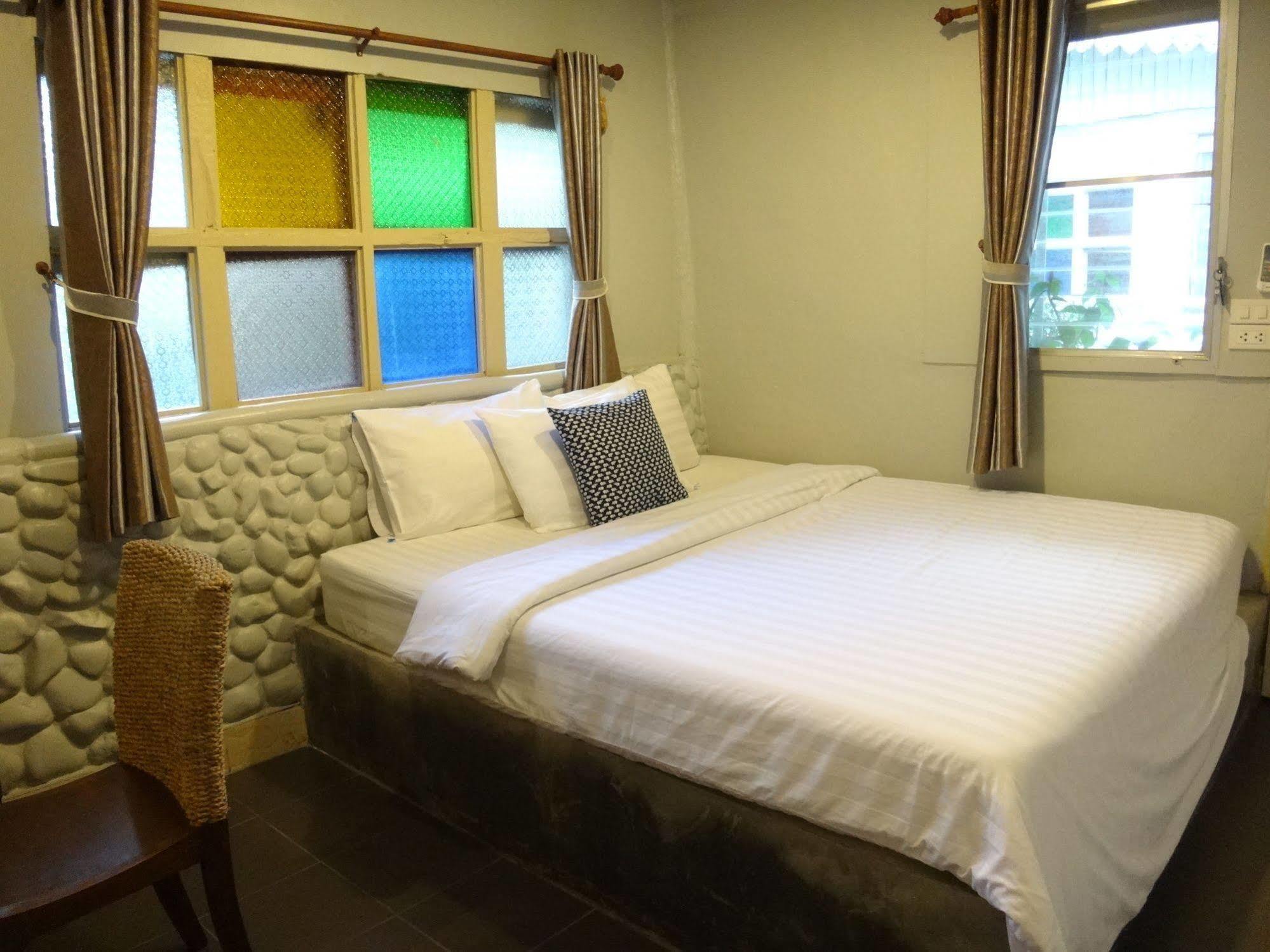 Stay With Me Guest House Чиангмай Экстерьер фото